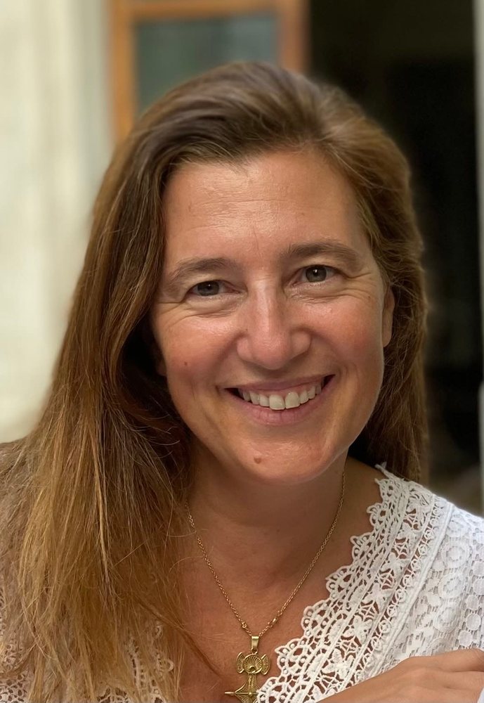 Portrait de Vanina Spacensky-Riff, souriante.
